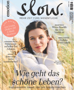 Frau in Strickjacke auf einer Magazin-Cover von "slow." mit Artikeln über Lifestyle und Wohlbefinden.